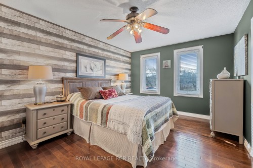 99 Toll Road, East Gwillimbury, ON - Indoor Photo Showing Bedroom