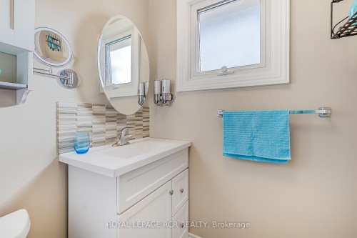 99 Toll Road, East Gwillimbury, ON - Indoor Photo Showing Bathroom