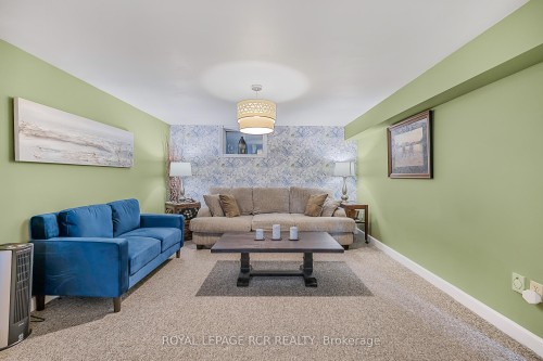 99 Toll Road, East Gwillimbury, ON - Indoor Photo Showing Living Room