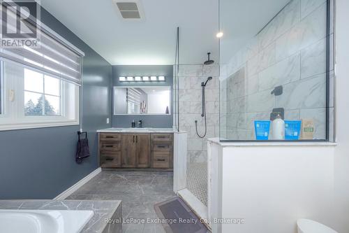 482 Wolsley Street, Huron-Kinloss (Lucknow), ON - Indoor Photo Showing Bathroom