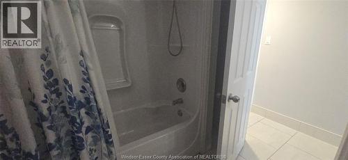 1551 Dobrich Street Unit# Lower, Windsor, ON - Indoor Photo Showing Bathroom