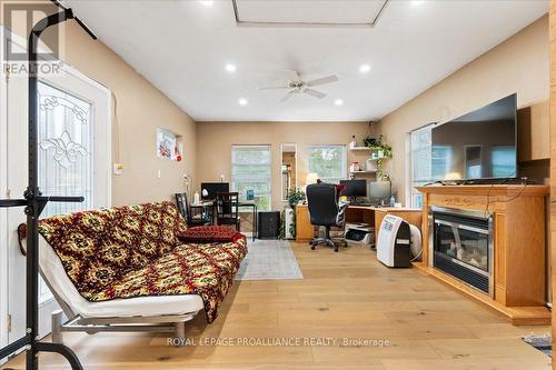 44 Meadowvale Avenue, Belleville (Belleville Ward), ON - Indoor Photo Showing Living Room With Fireplace