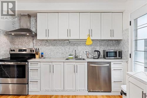 44 Meadowvale Avenue, Belleville (Belleville Ward), ON - Indoor Photo Showing Kitchen With Upgraded Kitchen