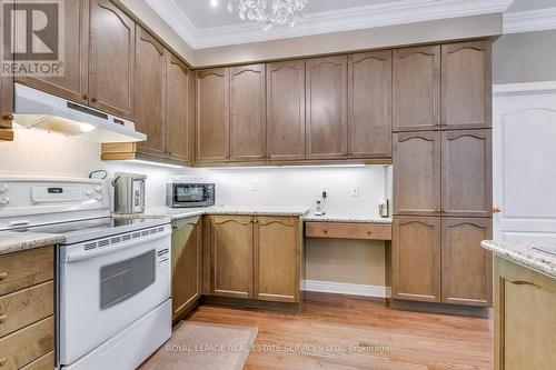 157 Creek Path Avenue, Oakville, ON - Indoor Photo Showing Kitchen
