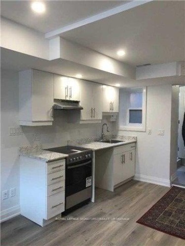 Lower-92 Mitchell Avenue, Toronto, ON - Indoor Photo Showing Kitchen
