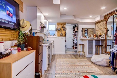 Lower-92 Mitchell Avenue, Toronto, ON - Indoor Photo Showing Kitchen