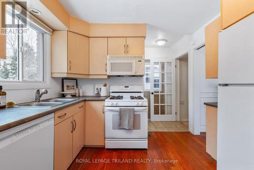 241 Homestead Crescent, London North (North I), ON - Indoor Photo Showing Kitchen With Double Sink