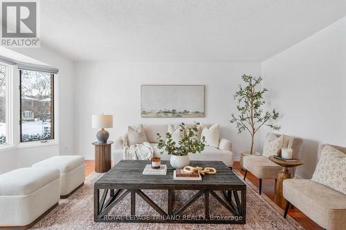 241 Homestead Crescent, London North (North I), ON - Indoor Photo Showing Living Room