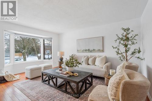 241 Homestead Crescent, London North (North I), ON - Indoor Photo Showing Living Room