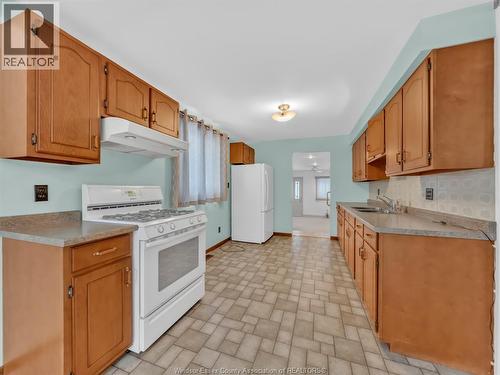 1255 Mayfair Avenue, Lasalle, ON - Indoor Photo Showing Kitchen