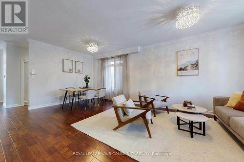 10 Auburndale Drive, Vaughan, ON - Indoor Photo Showing Living Room