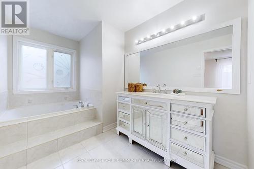 10 Auburndale Drive, Vaughan, ON - Indoor Photo Showing Bathroom