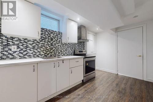 10 Auburndale Drive, Vaughan, ON - Indoor Photo Showing Kitchen With Upgraded Kitchen