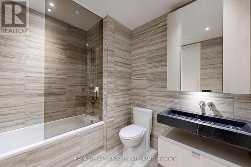 5802 - 11 Yorkville Avenue, Toronto, ON - Indoor Photo Showing Bathroom