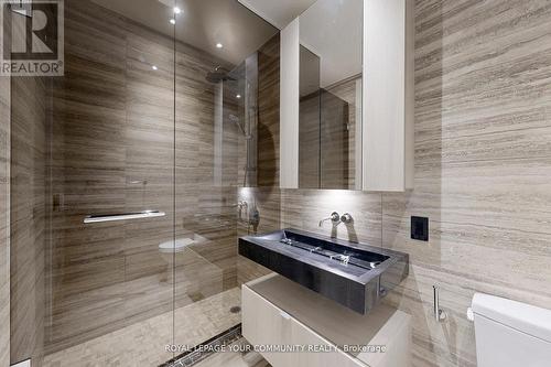 5802 - 11 Yorkville Avenue, Toronto, ON - Indoor Photo Showing Bathroom