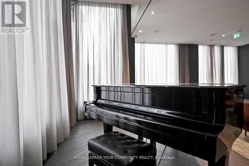 5802 - 11 Yorkville Avenue, Toronto, ON - Indoor Photo Showing Other Room