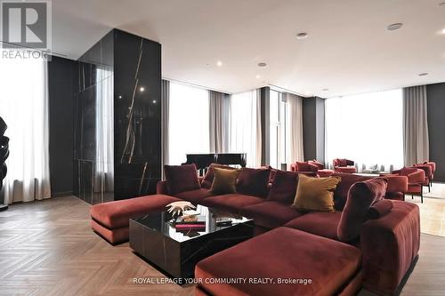 5802 - 11 Yorkville Avenue, Toronto, ON - Indoor Photo Showing Living Room