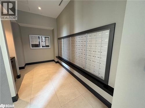 293 Kingsway Unit# 109, Toronto, ON - Indoor Photo Showing Other Room