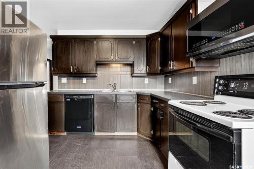 1125 8Th Avenue Nw, Moose Jaw, SK - Indoor Photo Showing Kitchen With Double Sink