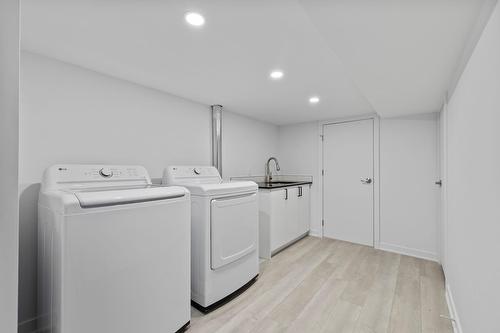 Laundry room - 1220 Rue Beaulieu, Montréal (Saint-Laurent), QC - Indoor Photo Showing Laundry Room