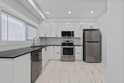 Kitchen - 1220 Rue Beaulieu, Montréal (Saint-Laurent), QC - Indoor Photo Showing Kitchen