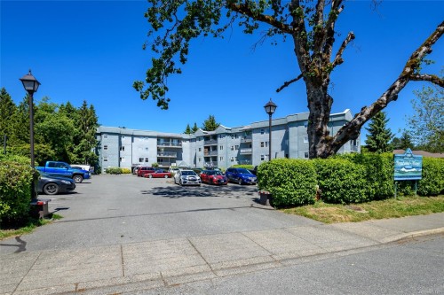 207-1050 Braidwood Rd, Courtenay, BC - Outdoor