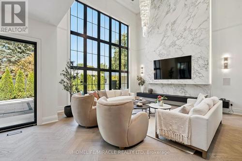517 Stafford Drive, Oakville, ON - Indoor Photo Showing Living Room