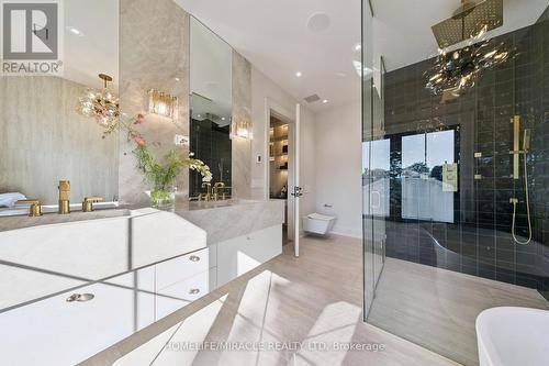 517 Stafford Drive, Oakville, ON - Indoor Photo Showing Bathroom