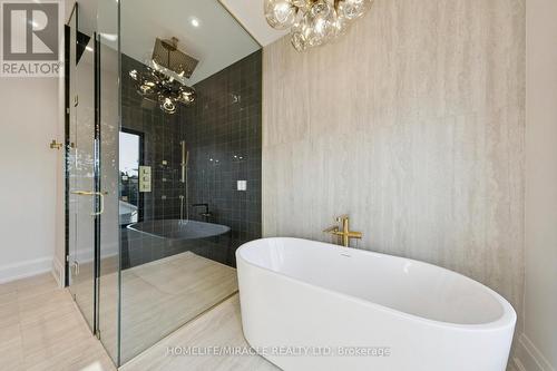 517 Stafford Drive, Oakville, ON - Indoor Photo Showing Bathroom