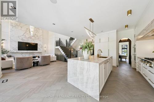 517 Stafford Drive, Oakville, ON - Indoor Photo Showing Kitchen With Upgraded Kitchen