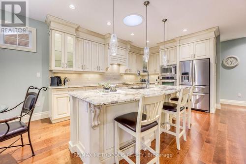 1221 Mike Weir Drive, Sarnia, ON - Indoor Photo Showing Kitchen With Upgraded Kitchen