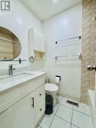 206 - 275 Broadview Avenue, Toronto, ON - Indoor Photo Showing Bathroom