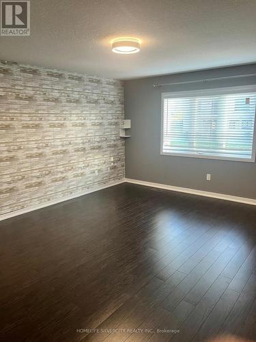 98 Crafter Crescent, Hamilton, ON - Indoor Photo Showing Other Room