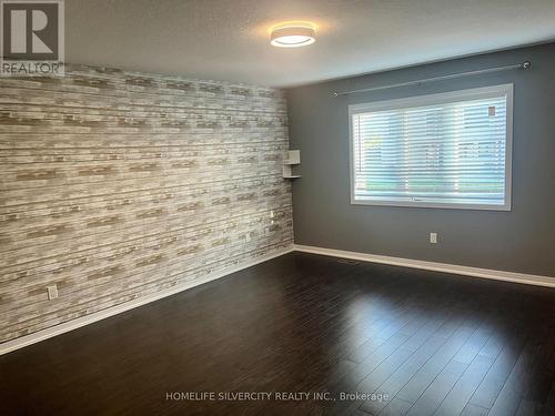 98 Crafter Crescent, Hamilton, ON - Indoor Photo Showing Other Room