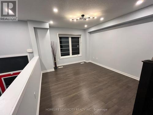 98 Crafter Crescent, Hamilton, ON - Indoor Photo Showing Other Room
