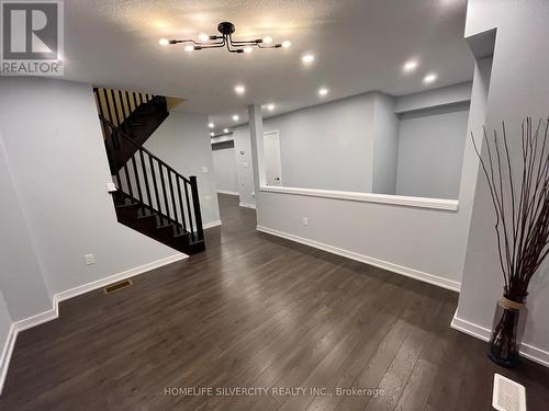 98 Crafter Crescent, Hamilton, ON - Indoor Photo Showing Other Room