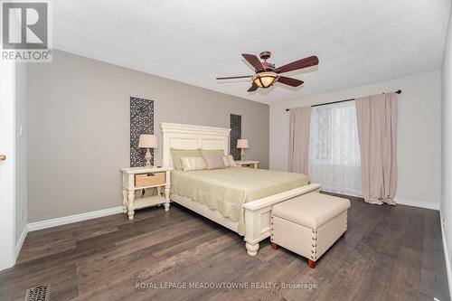 6 Hollis Crescent, East Gwillimbury, ON - Indoor Photo Showing Bedroom
