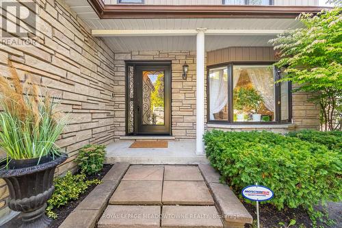 6 Hollis Crescent, East Gwillimbury, ON - Outdoor