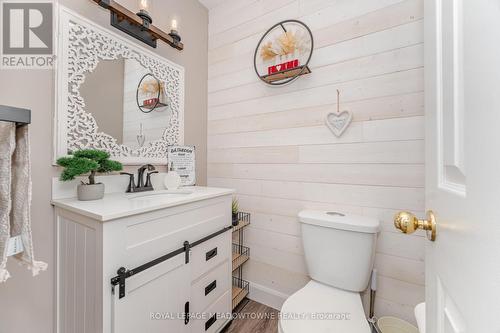 6 Hollis Crescent, East Gwillimbury, ON - Indoor Photo Showing Bathroom