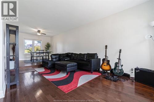 28 Carter Avenue, Leamington, ON - Indoor Photo Showing Living Room