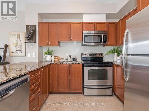 401 - 3865 Lake Shore Boulevard W, Toronto, ON - Indoor Photo Showing Kitchen With Stainless Steel Kitchen
