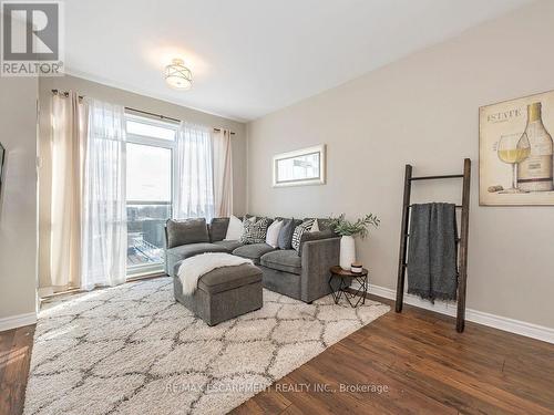 401 - 3865 Lake Shore Boulevard W, Toronto, ON - Indoor Photo Showing Living Room