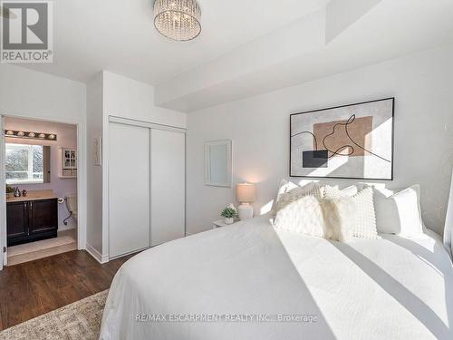 401 - 3865 Lake Shore Boulevard W, Toronto, ON - Indoor Photo Showing Bedroom