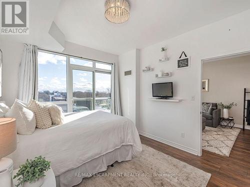 401 - 3865 Lake Shore Boulevard W, Toronto, ON - Indoor Photo Showing Bedroom