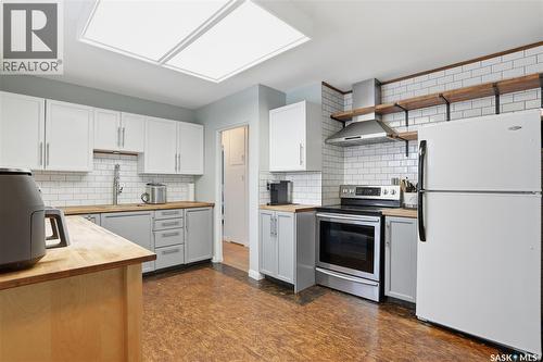 2210 William Avenue, Saskatoon, SK - Indoor Photo Showing Kitchen