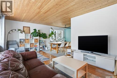 2210 William Avenue, Saskatoon, SK - Indoor Photo Showing Living Room