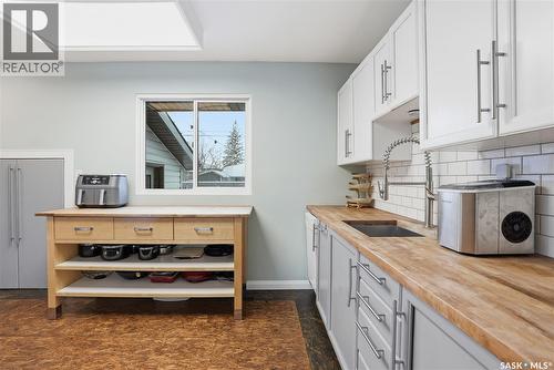 2210 William Avenue, Saskatoon, SK - Indoor Photo Showing Kitchen