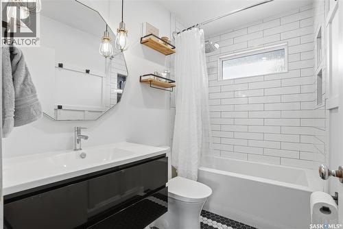 2210 William Avenue, Saskatoon, SK - Indoor Photo Showing Bathroom
