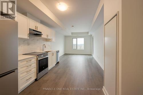 715 Davis Drive, Newmarket, ON - Indoor Photo Showing Kitchen
