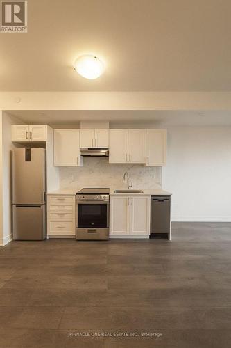 715 Davis Drive, Newmarket, ON - Indoor Photo Showing Kitchen